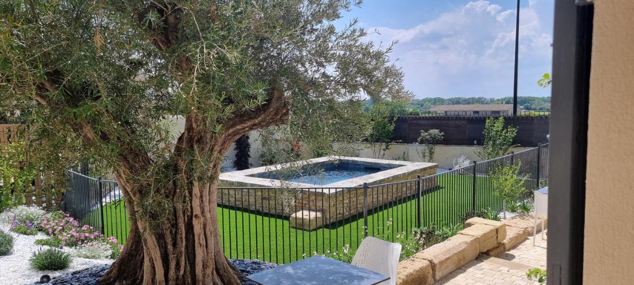 Bed and Breakfast Le Petit Eden Saint-Quentin-la-Poterie Exterior foto